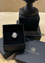 Ladda upp bild till gallerivisning, Juvelsring i 18k vitguld, pärla och diamanter 0,84ct