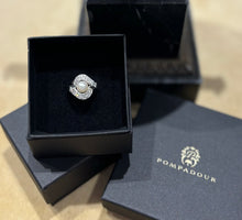 Ladda upp bild till gallerivisning, Juvelsring i 18k vitguld, pärla och diamanter 0,84ct