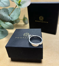 Ladda upp bild till gallerivisning, Diamantring i 18k vitguld, totalt 1,16ct