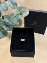 Ladda upp bild till gallerivisning, Diamantring i 18k vitguld, totalt 1,16ct