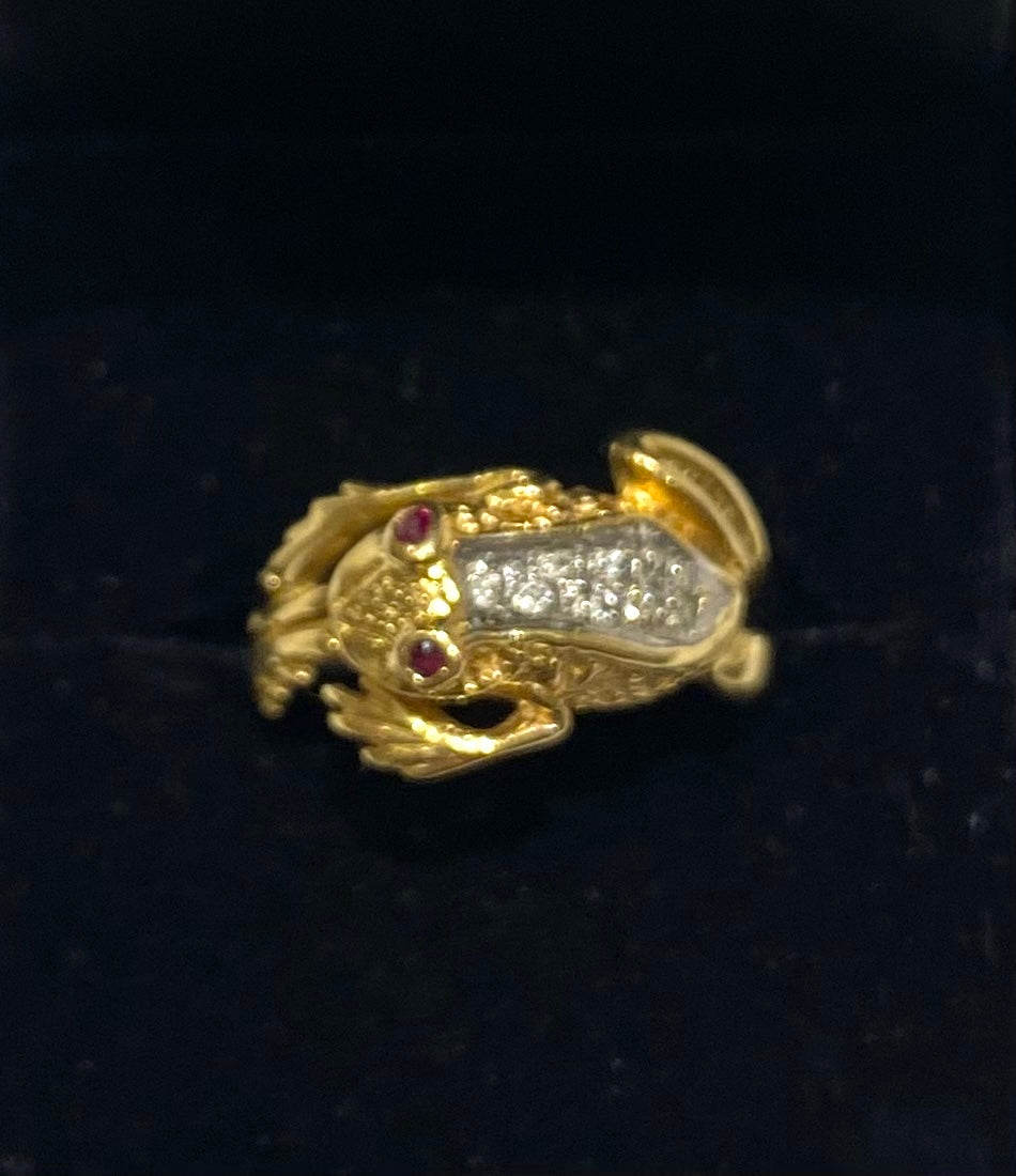 Ring, groda 18k guld med rubiner och diamanter