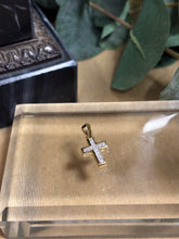 Ladda upp bild till gallerivisning, Diamantkors, 18k guld, 0,45ct

