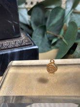Ladda upp bild till gallerivisning, Berlock ”Väckarur” 18k guld
