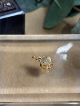 Ladda upp bild till gallerivisning, Berlock ”Väckarur” 18k guld
