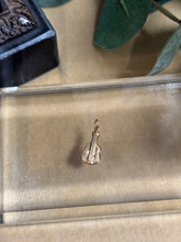 Ladda upp bild till gallerivisning, Berlock ”Gitarr” 18k guld
