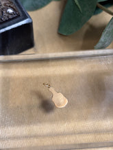 Ladda upp bild till gallerivisning, Berlock ”Gitarr” 18k guld
