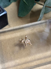 Ladda upp bild till gallerivisning, Berlock ”Elefant” 18k guld

