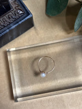 Ladda upp bild till gallerivisning, Pärlring, 18k guld.
