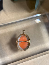 Ladda upp bild till gallerivisning, Camé, kombinerad brosch &amp; hänge. 18k guld 1957
