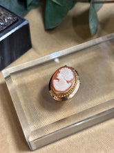 Ladda upp bild till gallerivisning, Camé, kombinerad brosch/hänge 18k guld
