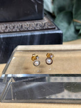 Ladda upp bild till gallerivisning, Pärlörhängen med diamanter. 18k guld.

