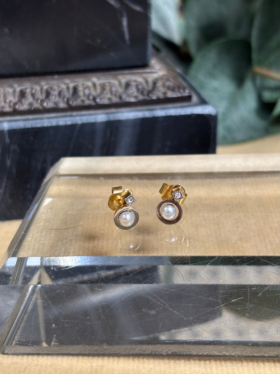 Pärlörhängen med diamanter. 18k guld.