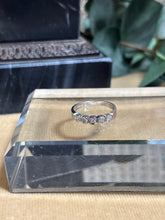 Ladda upp bild till gallerivisning, Alliansring med diamanter, 18k vitguld. Ceson 1975
