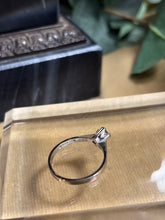 Ladda upp bild till gallerivisning, Diamantring ”Spectra” 0,28ct. 18k vitguld
