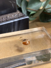 Ladda upp bild till gallerivisning, Berlock ”Snäcka” 18k guld
