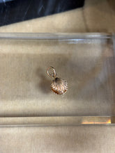 Ladda upp bild till gallerivisning, Berlock ”Snäcka” 18k guld
