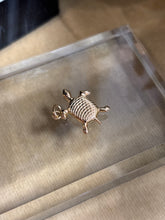 Ladda upp bild till gallerivisning, Berlock ”Sköldpadda” 18k guld
