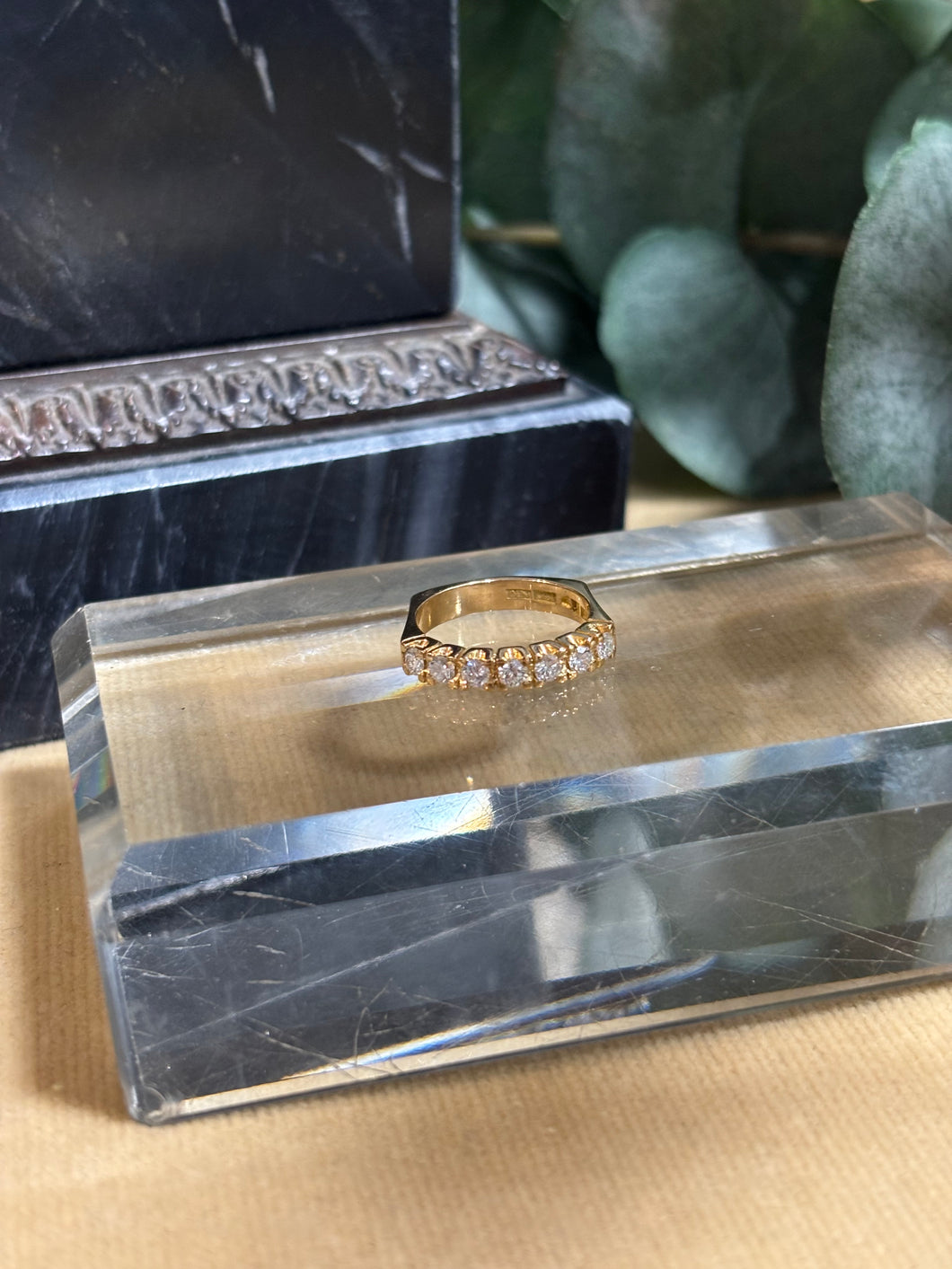 Alliansring med diamanter 0,49ct. 18k guld, 1987
