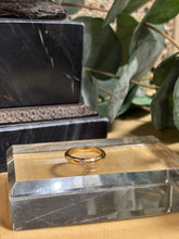 Ladda upp bild till gallerivisning, Enstensring, diamant 0,12ct. 18k guld Schalins
