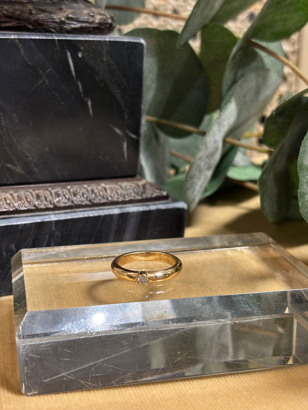 Enstensring, diamant 0,12ct. 18k guld Schalins