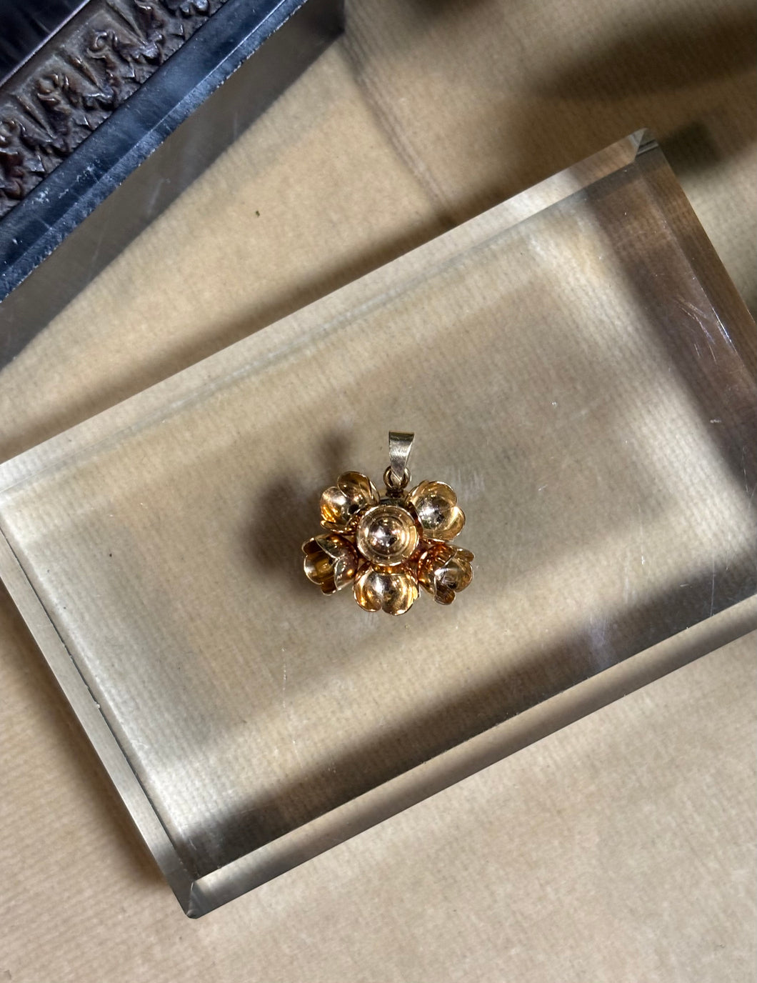 Hängsmycke, 18k guld