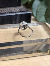 Ladda upp bild till gallerivisning, Carmosering 18k vitguld med safir och briljanter
