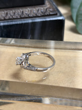 Ladda upp bild till gallerivisning, Juvelsring 18k vitguld. Diamanter 0,68ct
