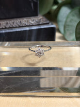 Ladda upp bild till gallerivisning, Carmosering 18k vitguld &amp; diamanter 0,50ct
