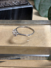Ladda upp bild till gallerivisning, Carmosering 18k vitguld &amp; diamanter 0,50ct
