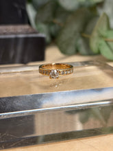 Ladda upp bild till gallerivisning, Ring 18k guld, Schalins ”Gnistra” 0,80ct
