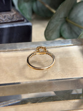 Ladda upp bild till gallerivisning, Haloring i 18k guld. Diamanter 0,71ct
