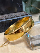Ladda upp bild till gallerivisning, Antik Armring 18k guld. G.Dahlgren 1872
